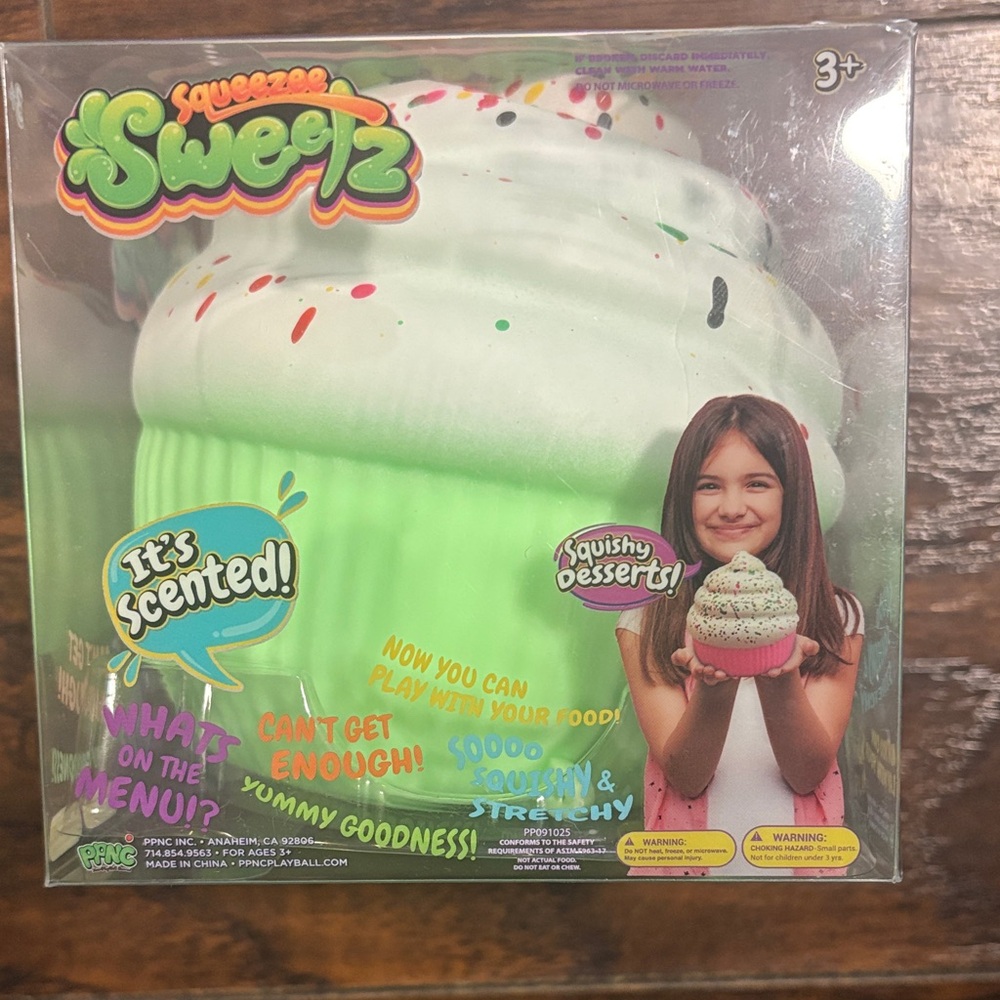 Squeezz Sweetz Scented Squishy Dessert Toy - Lime & White- VIRAL SQUISHY
